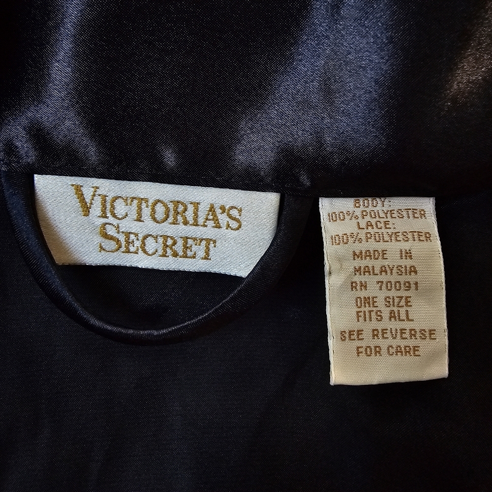 Vintage Victoria's Secret Gold Label, Black Lace Satin Robe - Picture 6 of 6